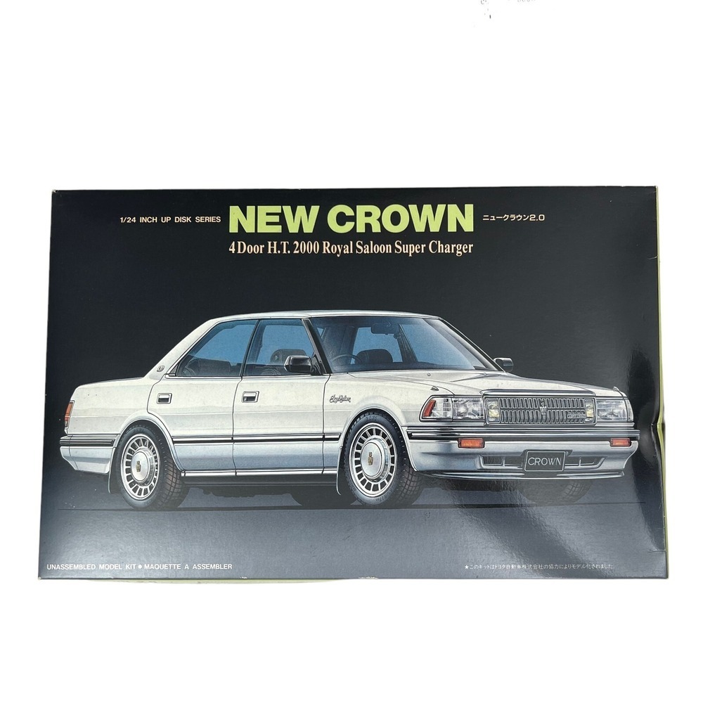 Fujimi Toyota New Crown Model Kit 4Door HT 2000 Royal Saloon Super Charger 1/24